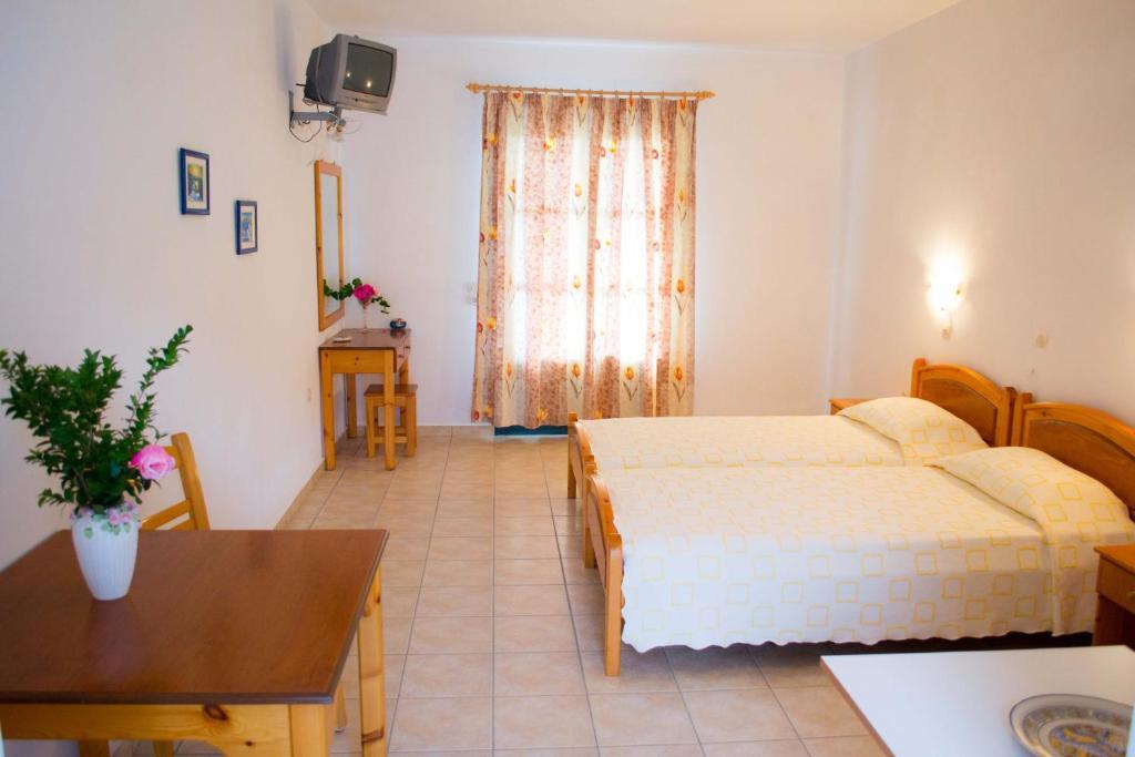 Mousses Studios & Apartments Lefkos  Rom bilde