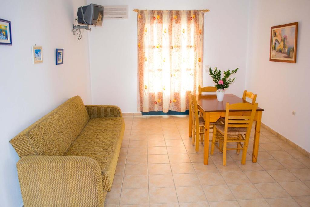 Mousses Studios & Apartments Lefkos  Rom bilde